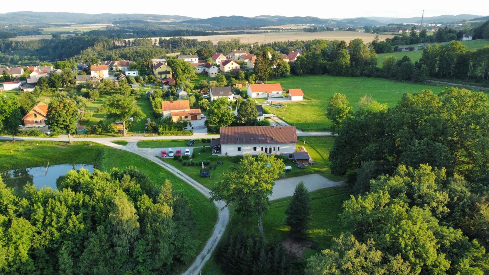 Penzion Na Podlesi Ve Zlate Korune Zlatá Koruna Buitenkant foto