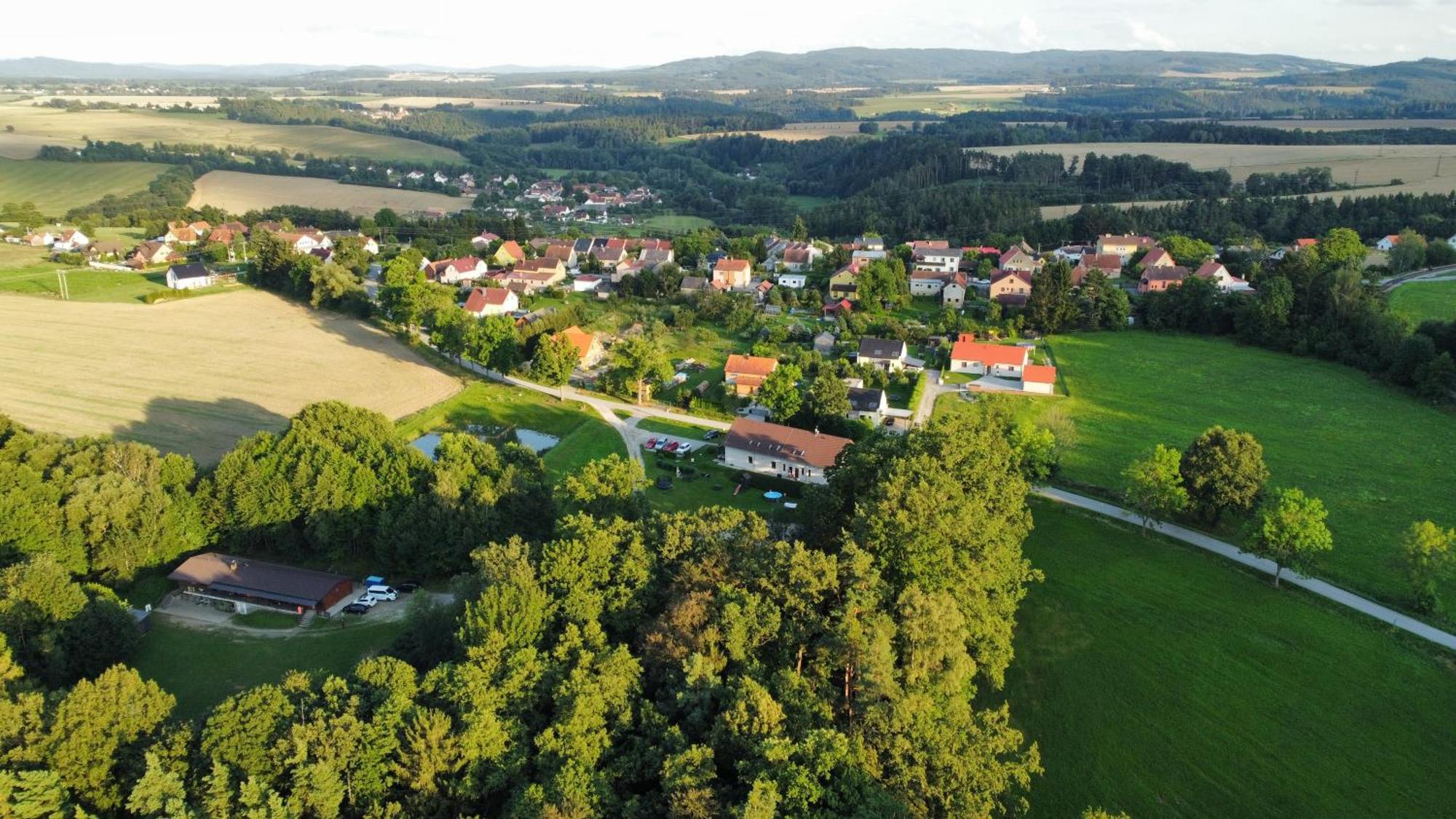 Penzion Na Podlesi Ve Zlate Korune Zlatá Koruna Buitenkant foto