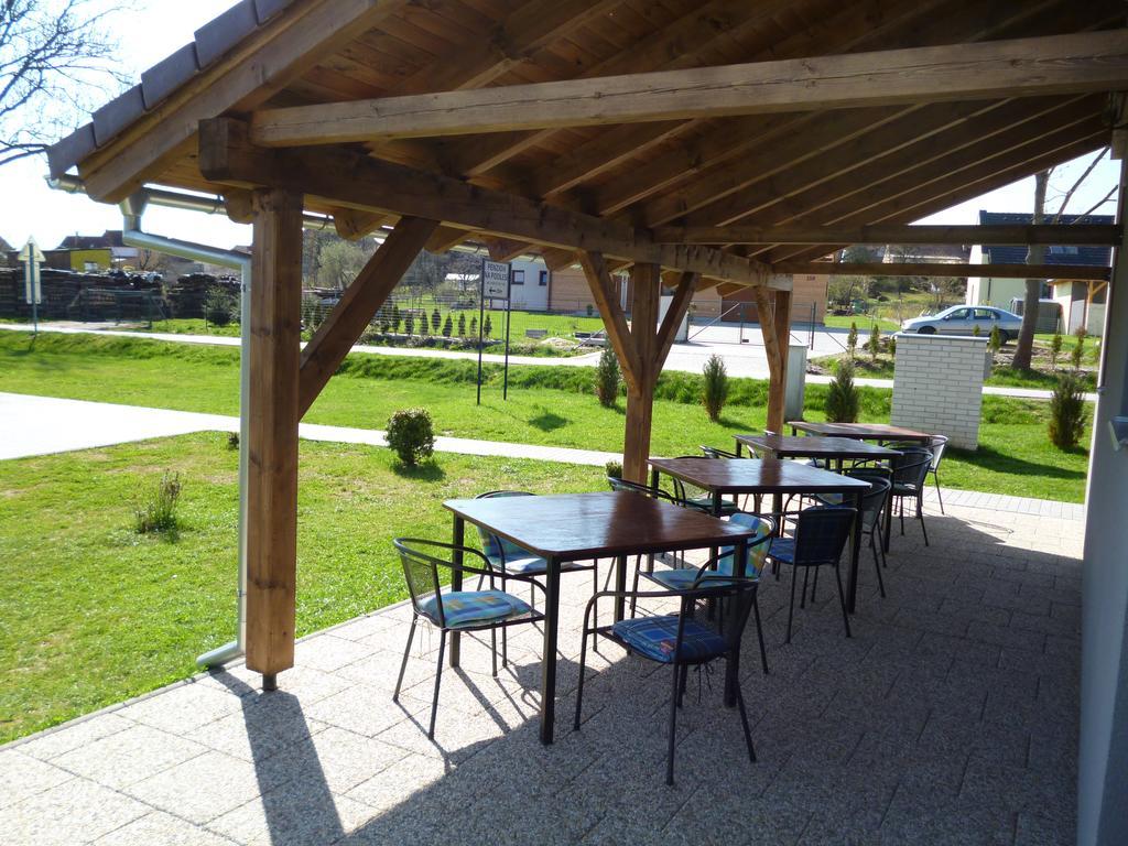 Penzion Na Podlesi Ve Zlate Korune Zlatá Koruna Buitenkant foto