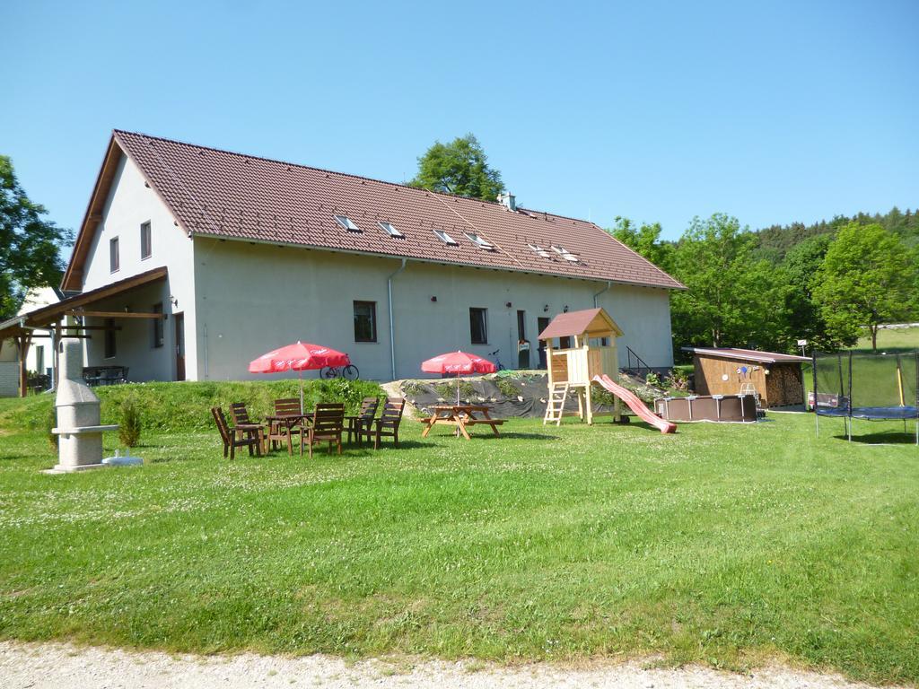 Penzion Na Podlesi Ve Zlate Korune Zlatá Koruna Buitenkant foto