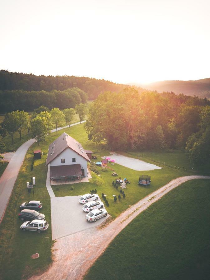 Penzion Na Podlesi Ve Zlate Korune Zlatá Koruna Buitenkant foto