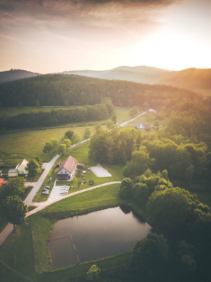 Penzion Na Podlesi Ve Zlate Korune Zlatá Koruna Buitenkant foto