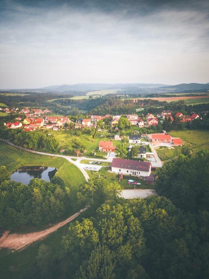Penzion Na Podlesi Ve Zlate Korune Zlatá Koruna Buitenkant foto