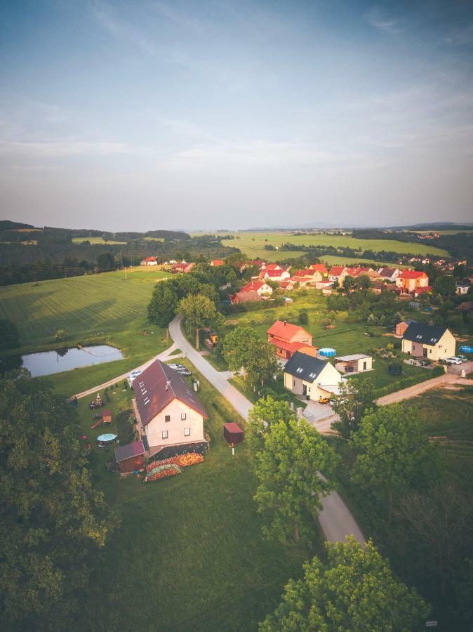 Penzion Na Podlesi Ve Zlate Korune Zlatá Koruna Buitenkant foto